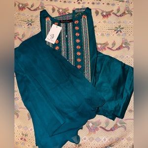 Variety of women’s Pakistani shalwar kameez!! Brand new quality, name brand.